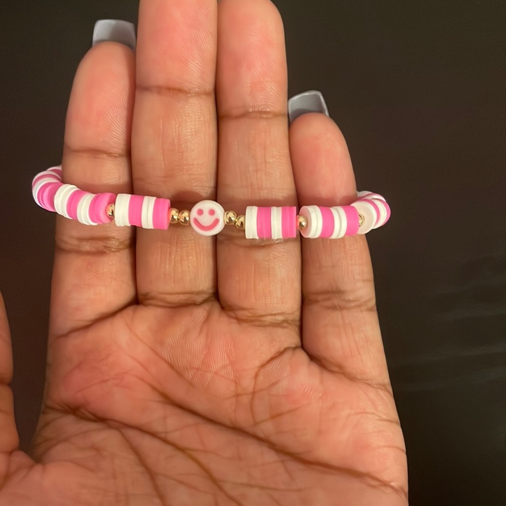 I’m selling handmade bracelets.are for people with small wrist and not stretchy